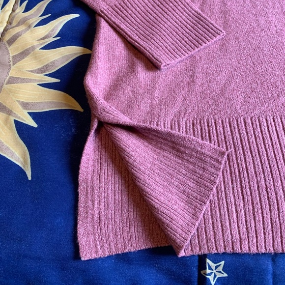 NWT V-Neck Sweater 🌸 - Picture 4 of 8